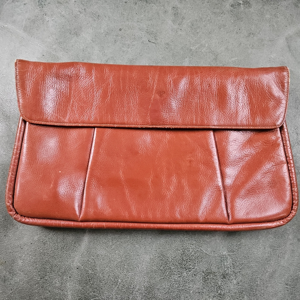 Vintage 70s Brown leather clutch that attaches to belt if you wanted